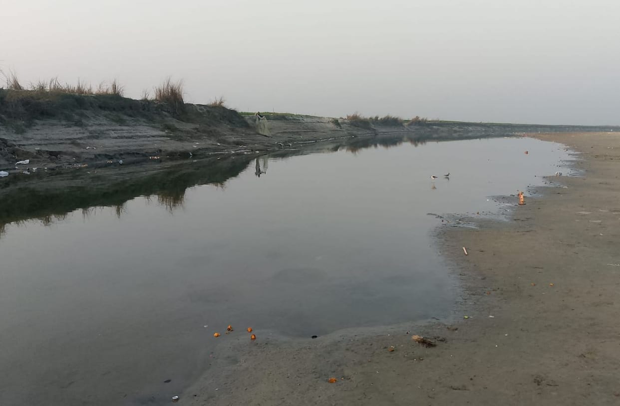 Kanwar pilgrims are facing difficulties due to water shortage in the Ganges.