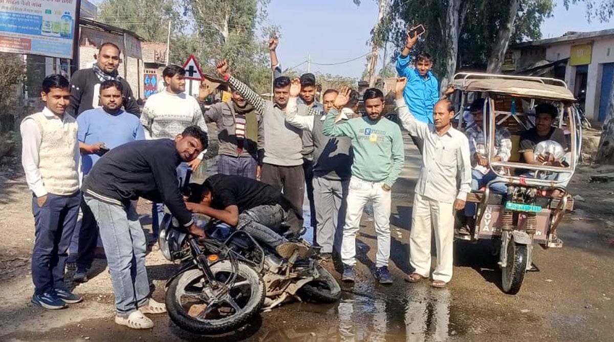 Bike skids into pothole, people protest