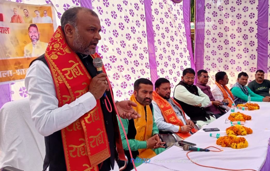 At the community meeting, MLA Hari Prakash praised the central government's budget.