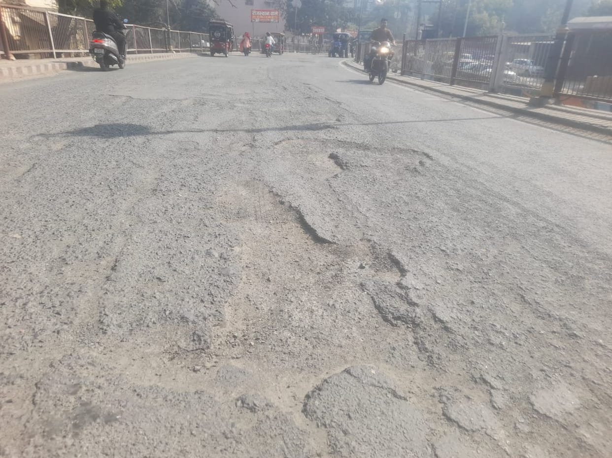 The potholes on the Kachheri overbridge have become dangerous, but the authorities are not paying attention.