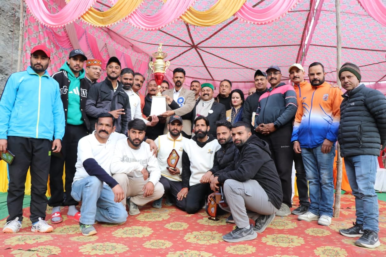 Pukhari's team won the cricket title