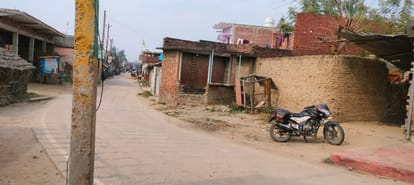कुत्ते के आतंक से गांव में पसरा सन्नाटा। संवाद
