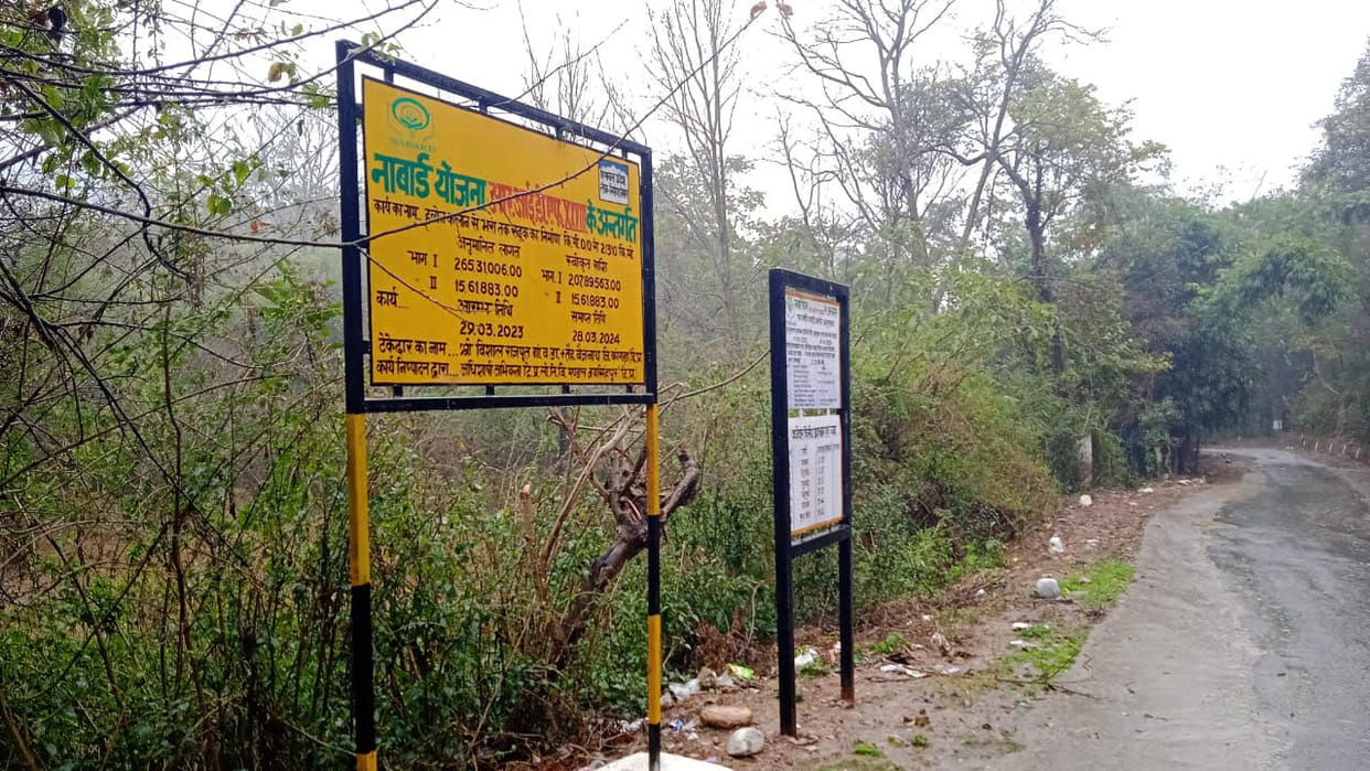 The journey to Ladbhadol was seven km from Sari, Halon, Maila and Harsi.