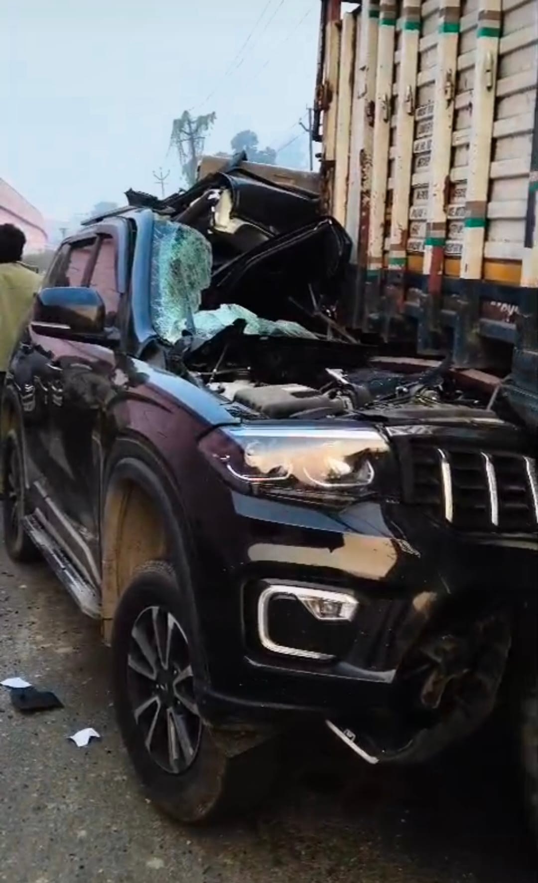 A Scorpio collided with a parked truck on the Mehdawal bypass, injuring eight people, two of whom were seriously injured and referred to another hospital.