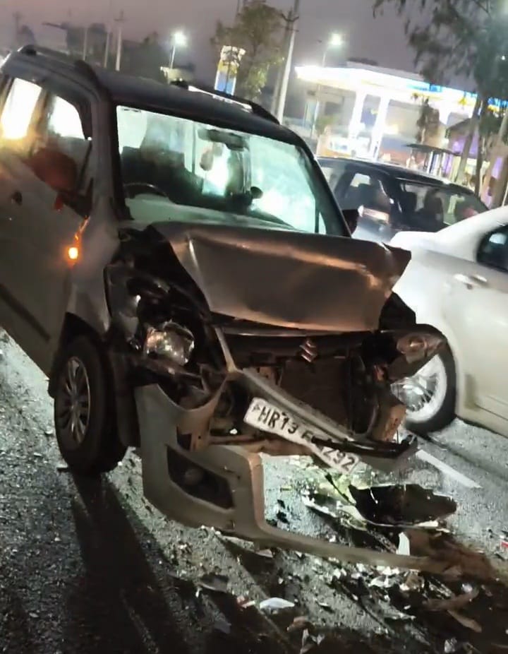 Four cars collided on the national highway, accident averted