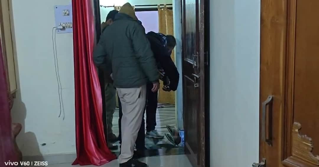 पुलिस जांच में जुटी।