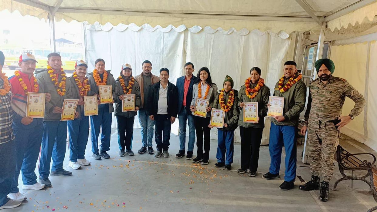 The cadets who returned after participating in the National Republic Camp were welcomed.