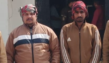 Two drug traffickers were arrested near a primary school, and 119 grams of smack were recovered.