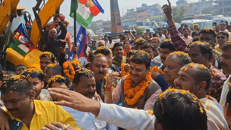 Bihar Politics: तेजस्वी यादव की ताजपोशी होते ही वैशाली में RJD को लगा झटका, इस दिग्गज नेता ने छोड़ी पार्टी