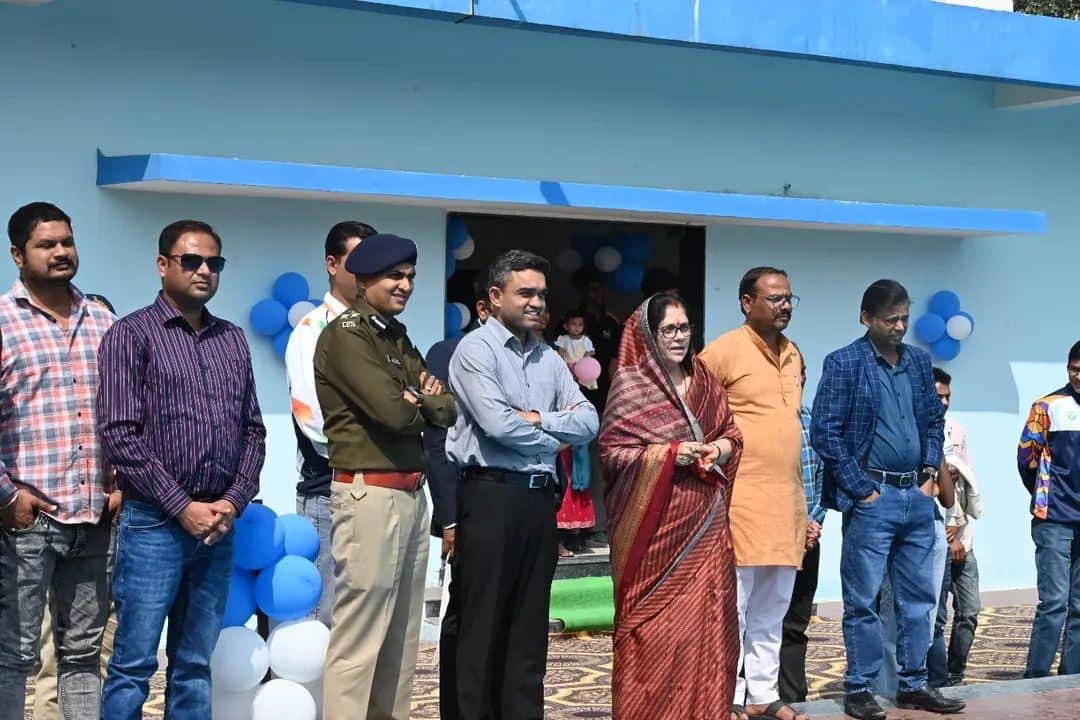 शुभारंभ करते अतिथि