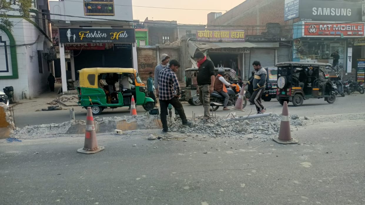 The divider causing the accident was broken.
