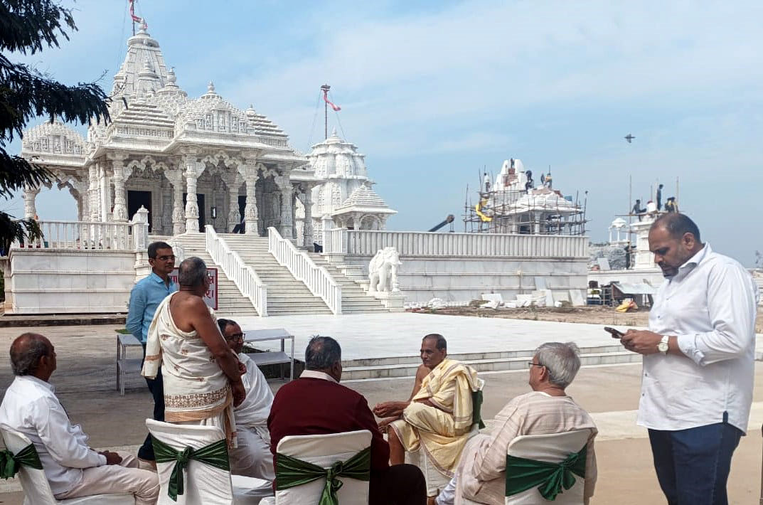 Flag hoisting at Neminath Temple, chants echoed