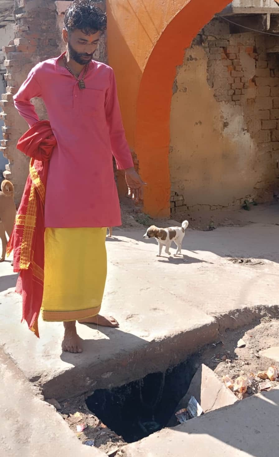 08 सीकेटीपी13 कर्वी पहाड़ी मार्ग पर नाले में खुली पट्टियां। संवाद