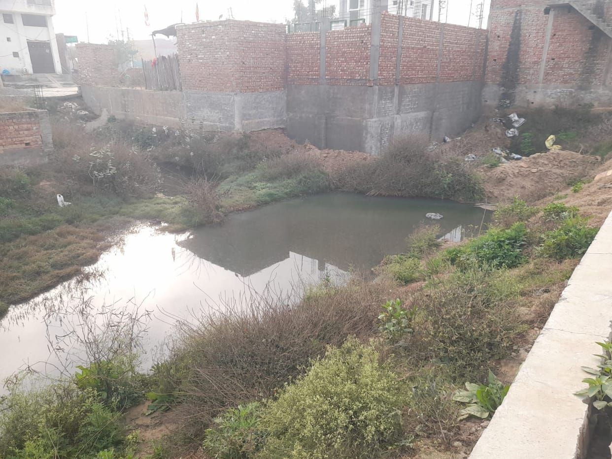 Residents of Hanuman Nagar are troubled by sewage leakage and have raised the issue with the Deputy Commissioner.