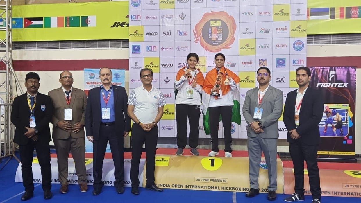 Riddhima and Vidhika won 6 gold medals in the kickboxing cup in Delhi.