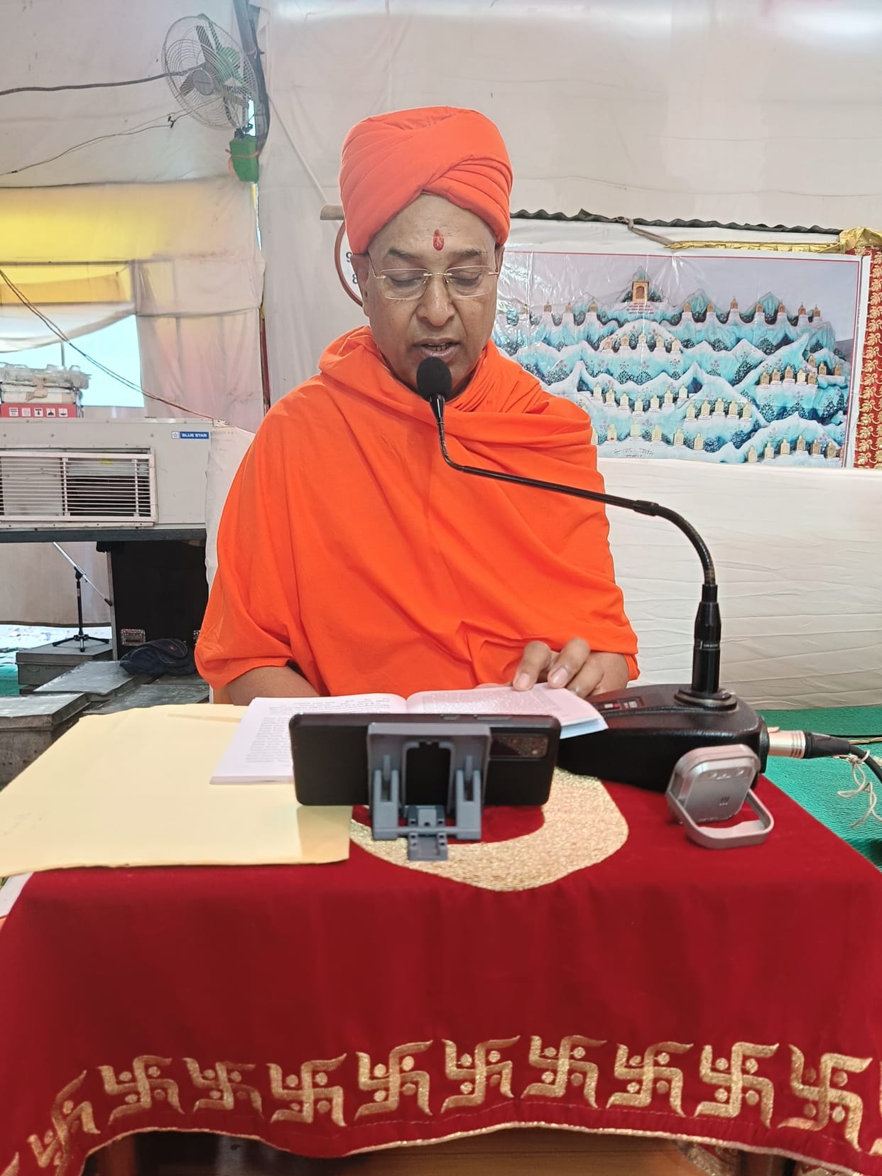 The Digambar Jain community will move forward with a resolve for world peace