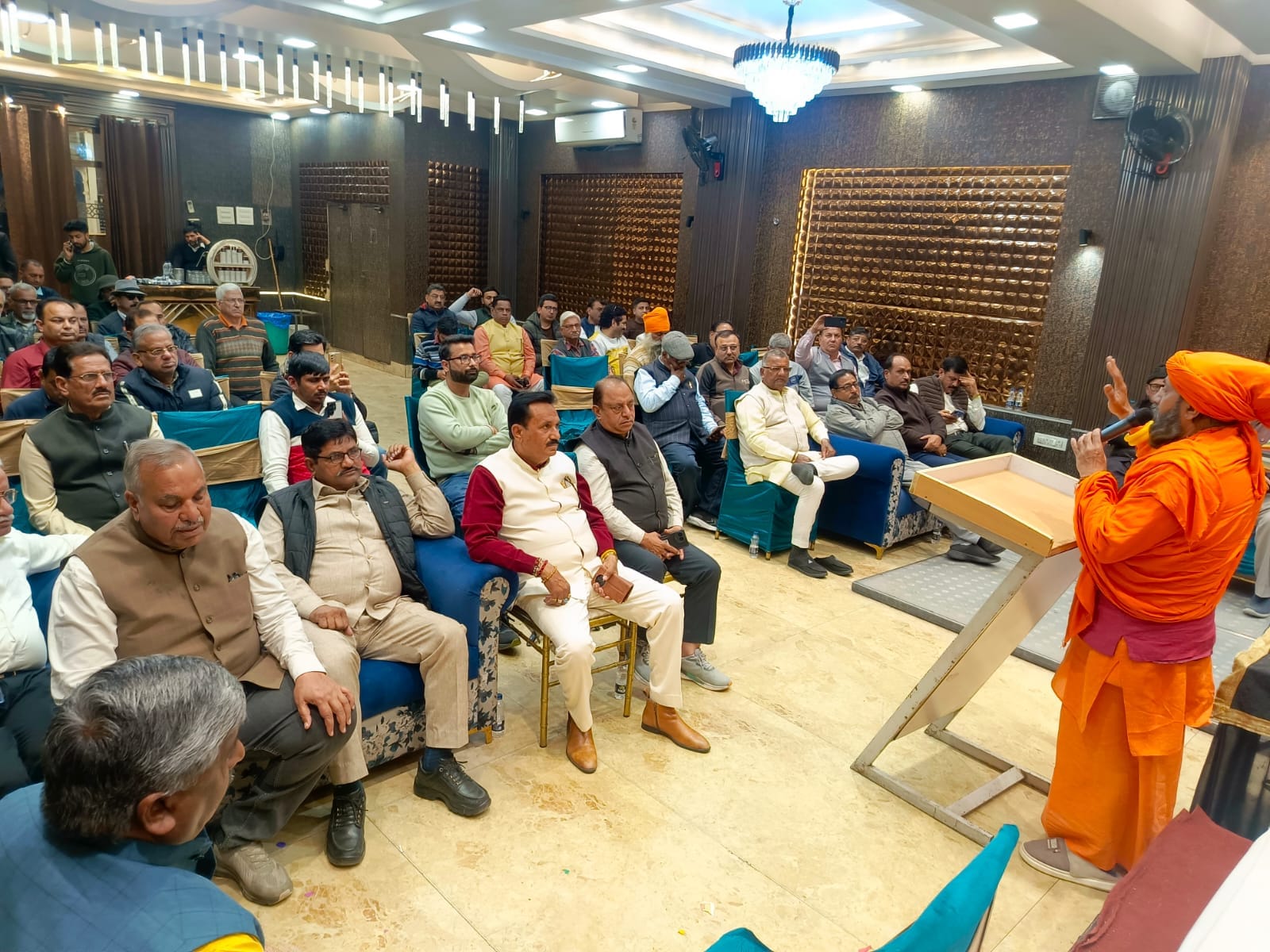 Traders left politics and came together for security, will meet SP today