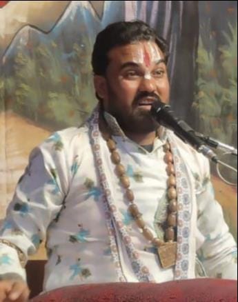 बाबा कंकणेश्वर नाथ परिसर में कथा कहते आलोकानंद-संवाद