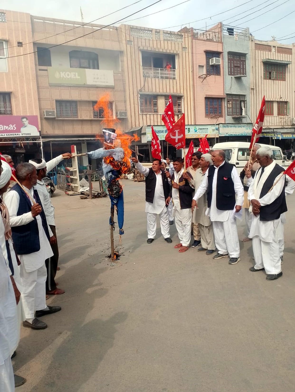 Government effigy burnt in protest against India-US Free Trade Agreement