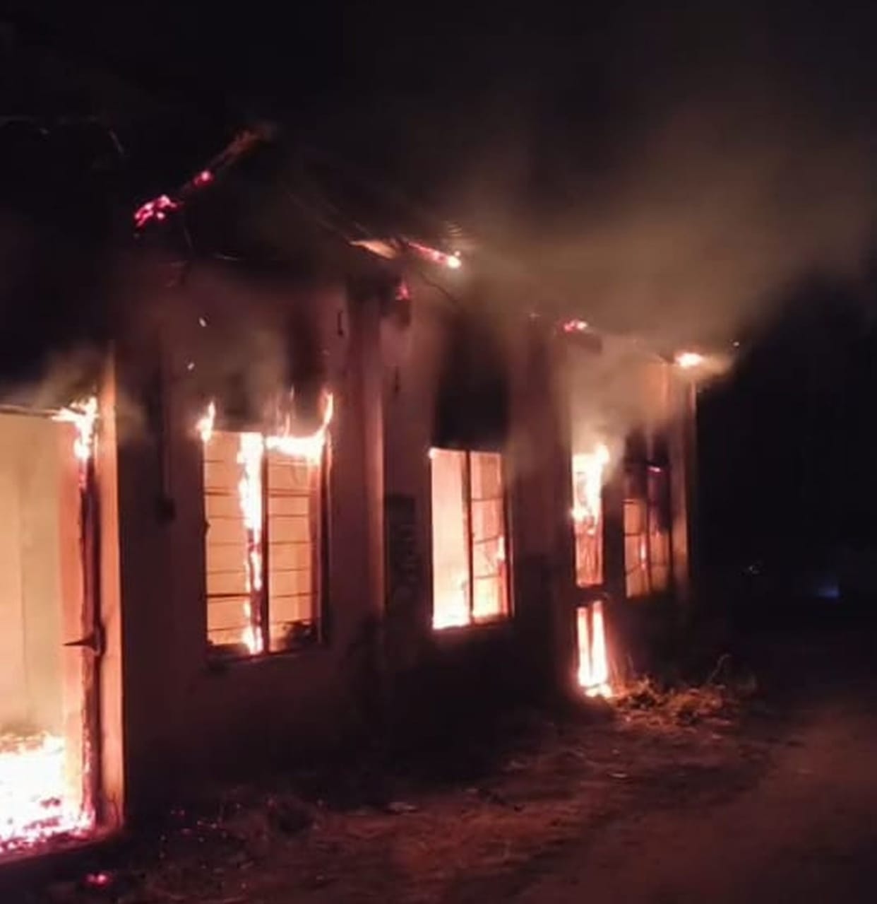 A massive fire broke out in the NHPC colony in Surangani, burning the empty building to ashes.