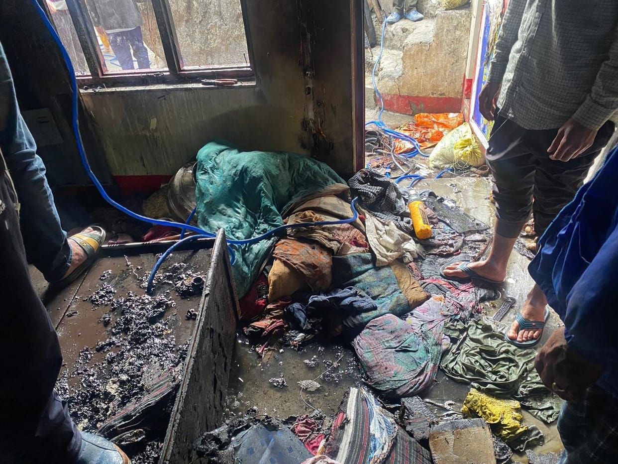 Fire in the house, room, kitchen and belongings reduced to ashes