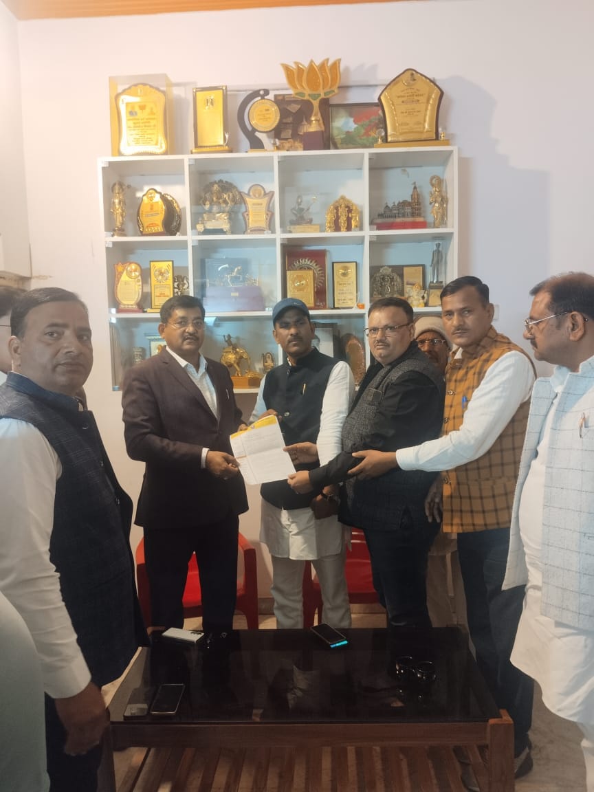 Demand for a concrete bridge over the Yamuna River in Madoli Kala-Adhaval intensifies