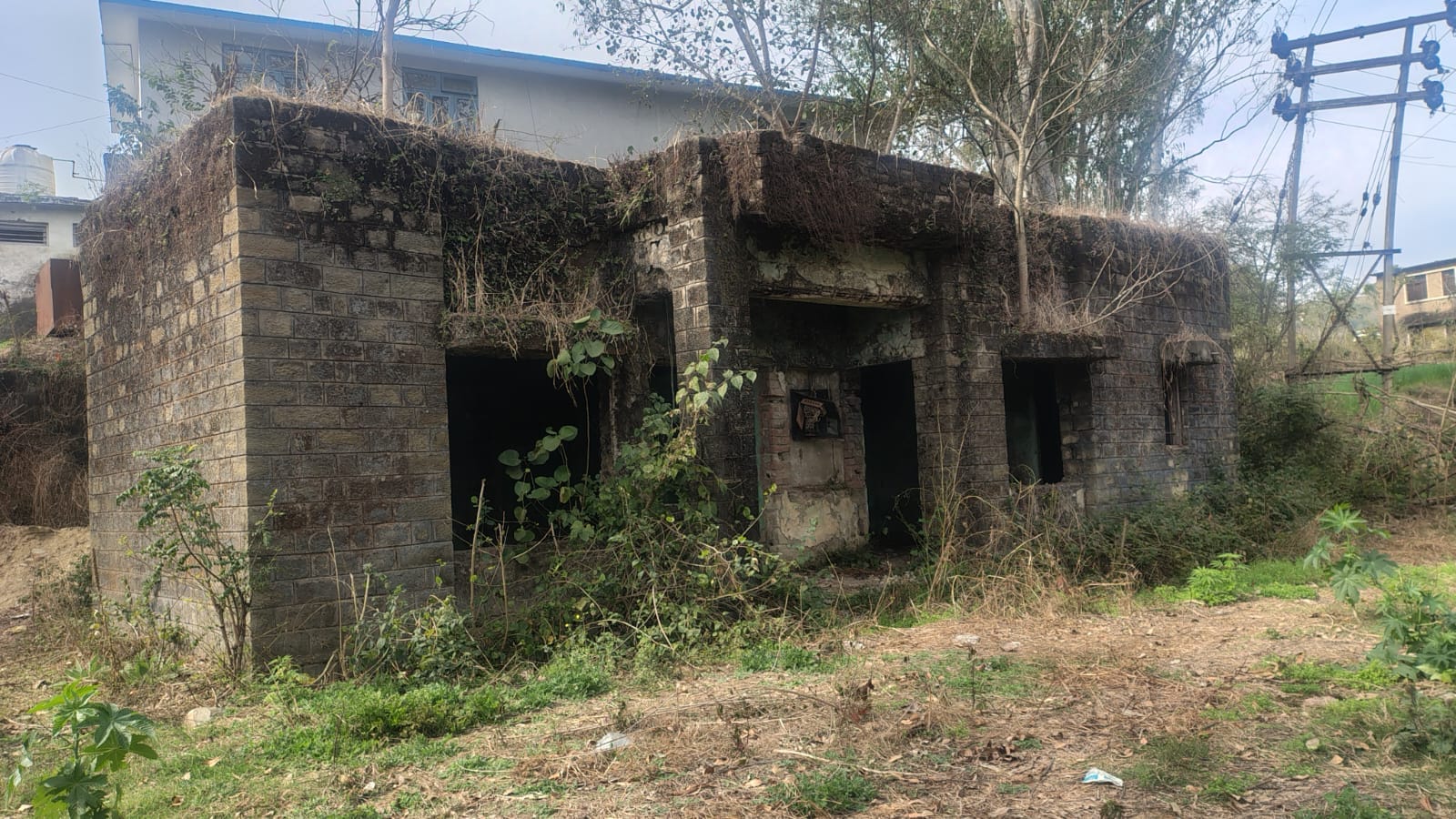 The ruined building behind the Jhanduta fair ground is a den of drug addicts.