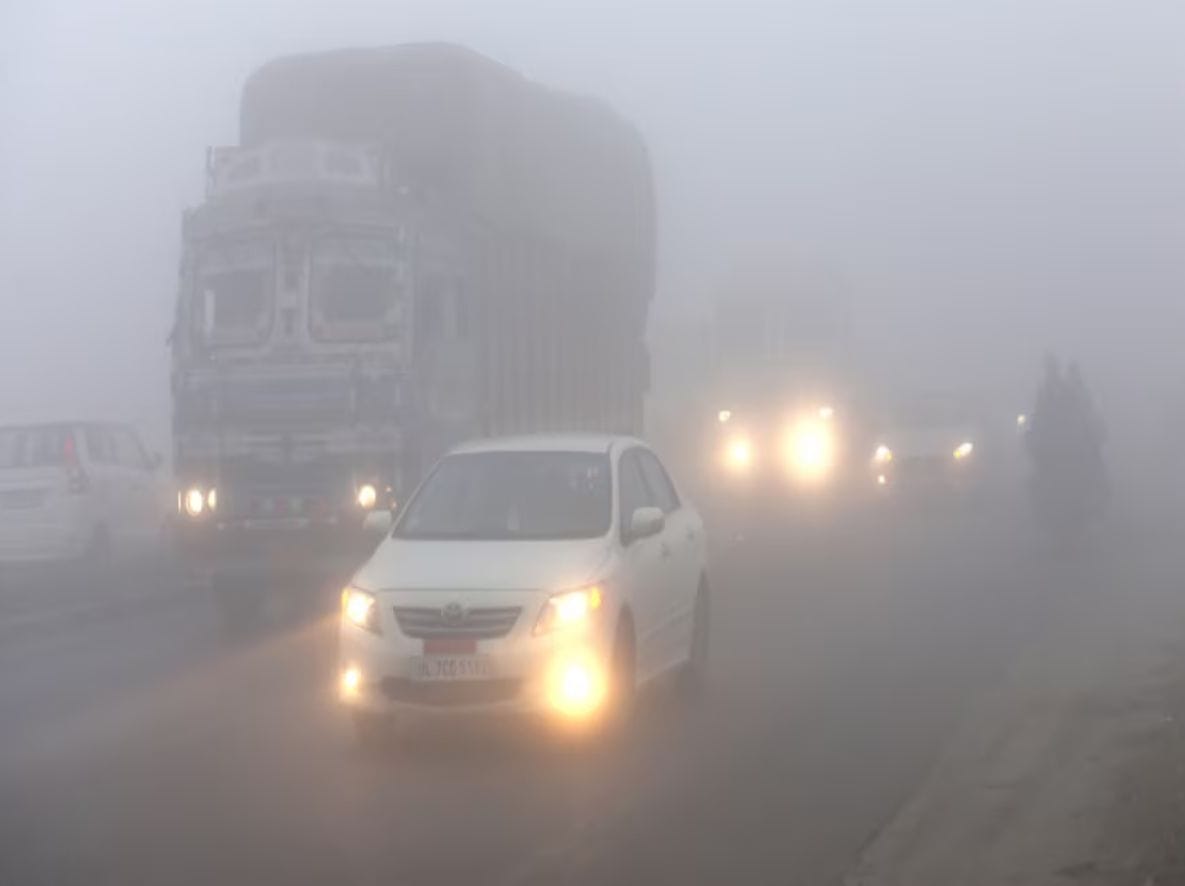 Path lost in dense fog, travelers lost their way