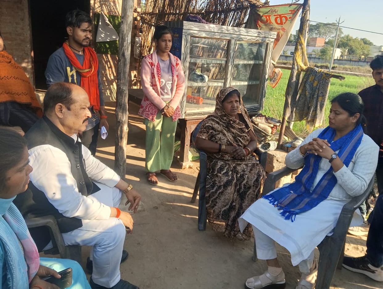 Sirathu MLA reached to console the family members of deceased Ganesh.