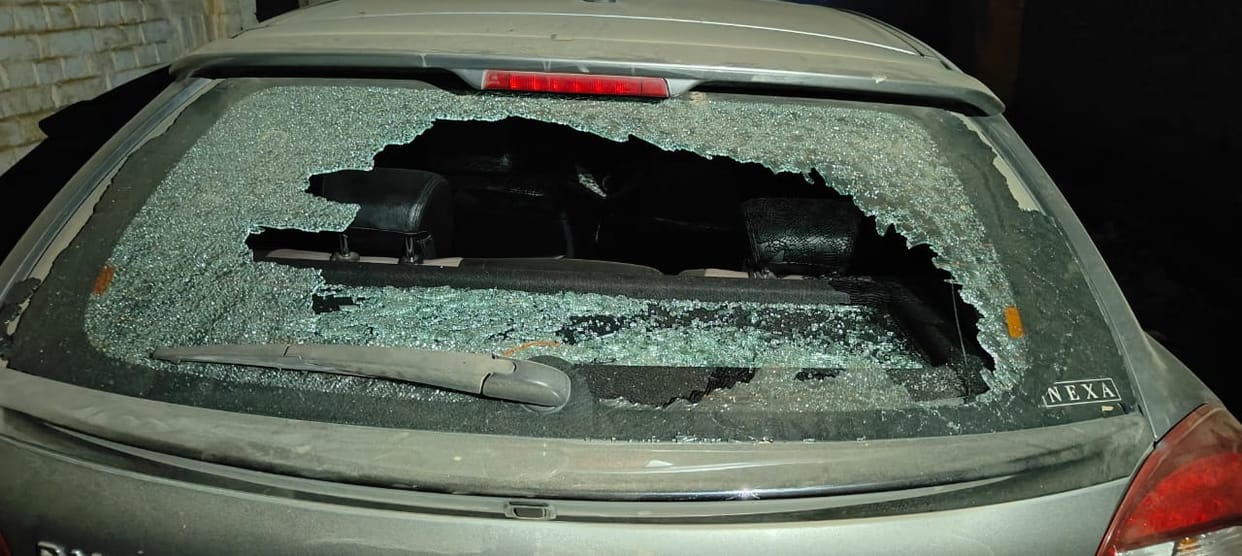 A young man travelling in a car was attacked near Hinauta.