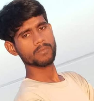 A young man from Khadda died after drowning in the sea in Mumbai.