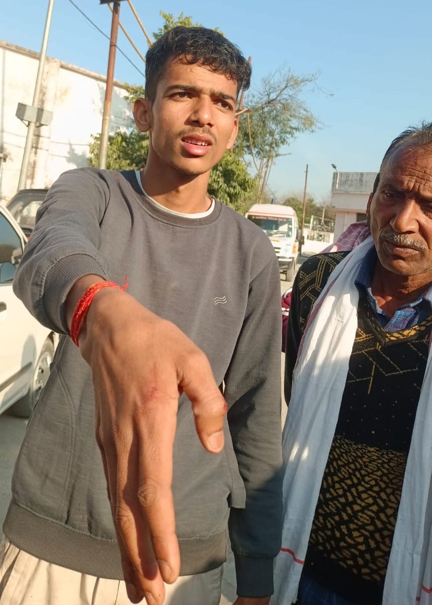 The video went viral... First, his son died, and then the angry father was dragged away by the police.