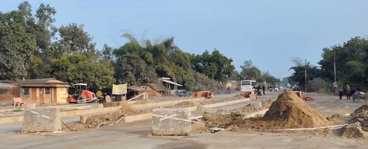 The toll plaza lane near Bairagal village is ready, which will increase the burden on commuters.