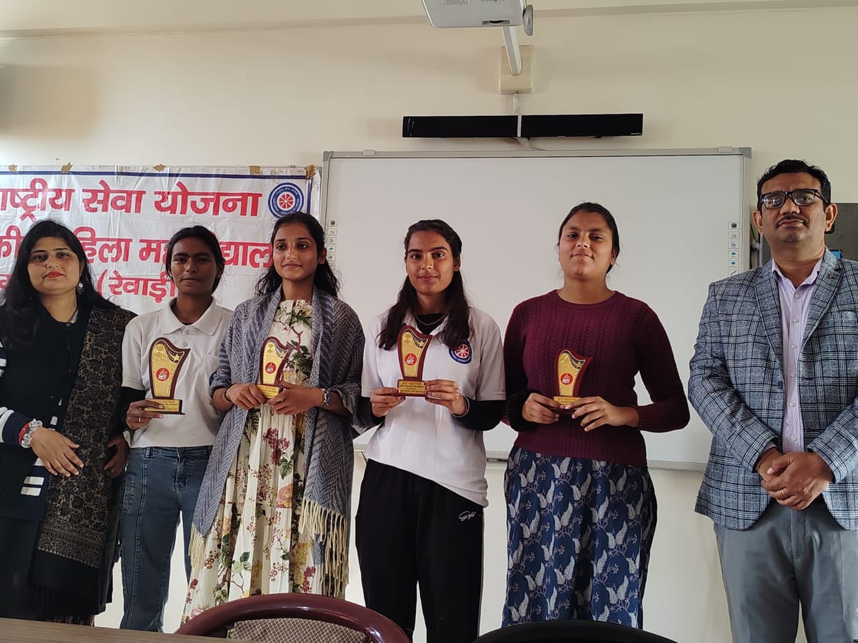 Priyanka received the award for Overall Best Volunteer