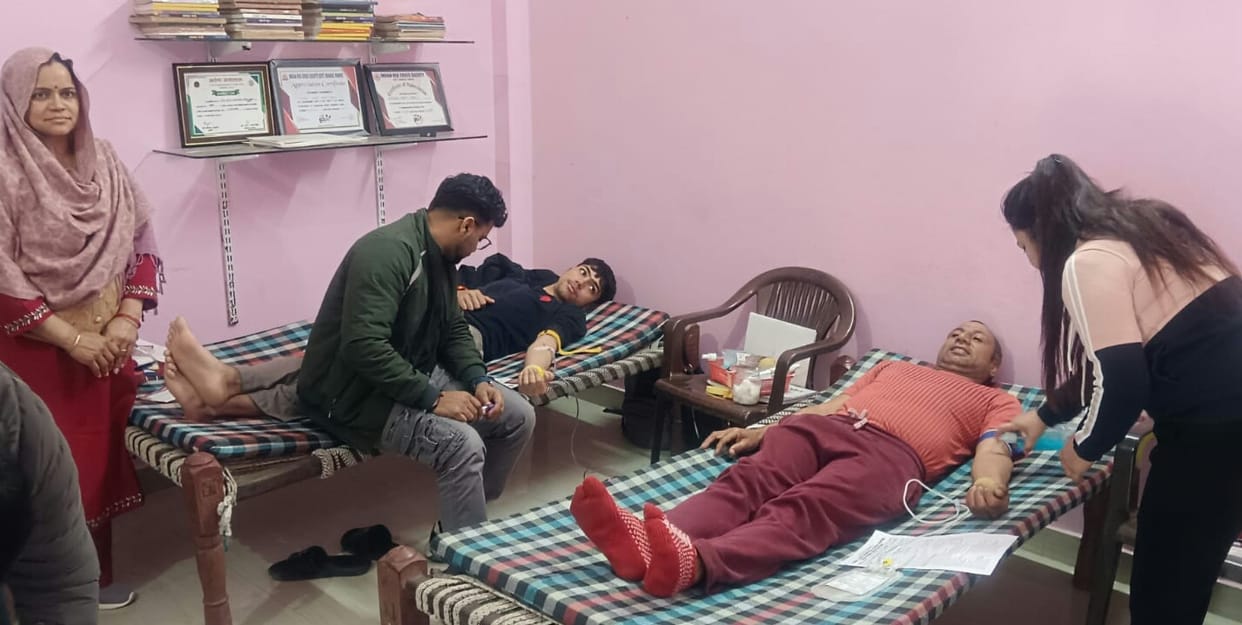 27 blood donors donated blood on the birthday of Sant Kripal Maharaj.