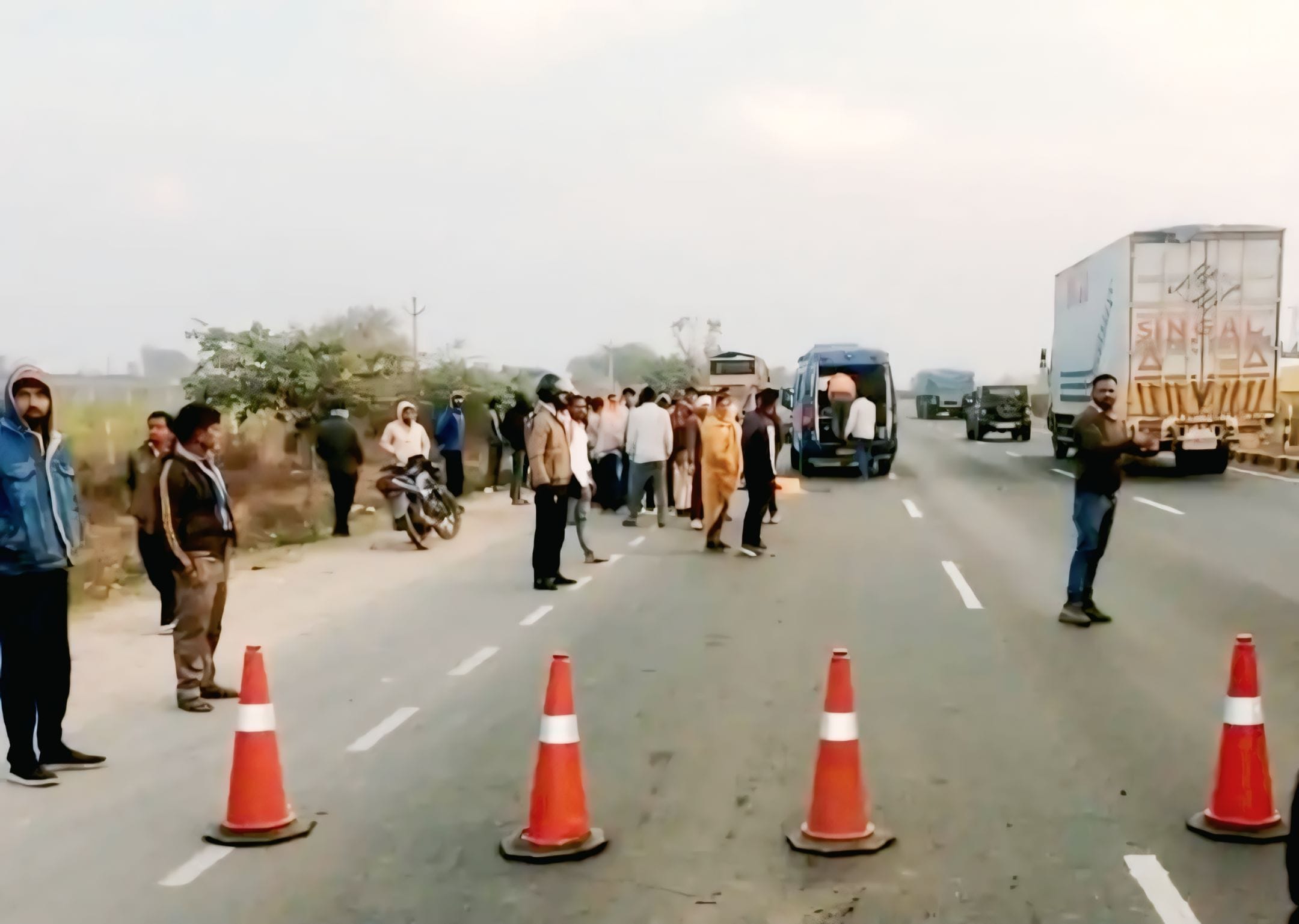 तेज रफ्तार का कहर: अज्ञात वाहन की टक्कर से दो महिलाओं की मौत