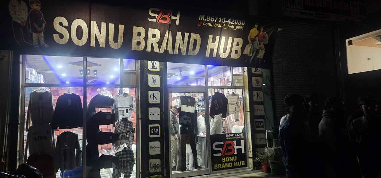 Firing at a furniture showroom in Kot Mustarka