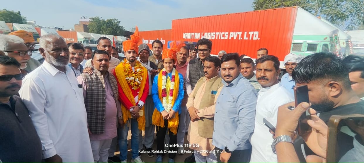 Kabaddi player Himanshu and shooter Chahak were welcomed.