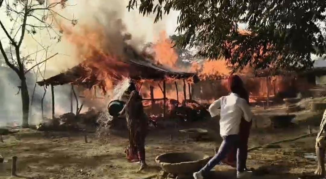 Fire caused by firecracker spark, 3 huts burnt