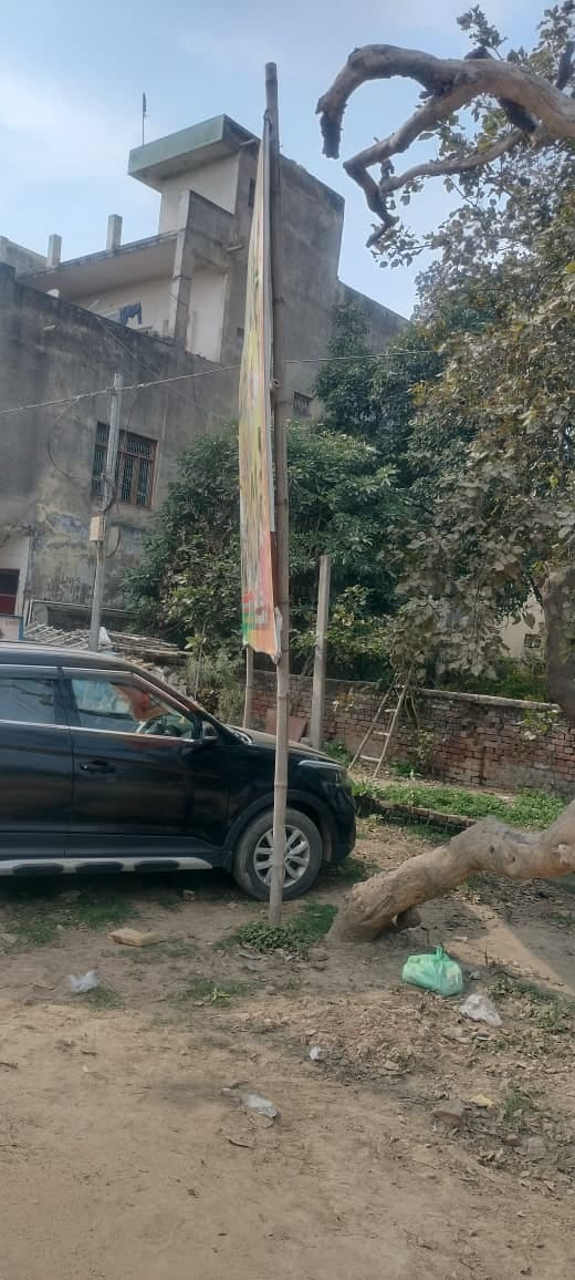 Illegal hoardings worsen the appearance of the city, danger of accidents