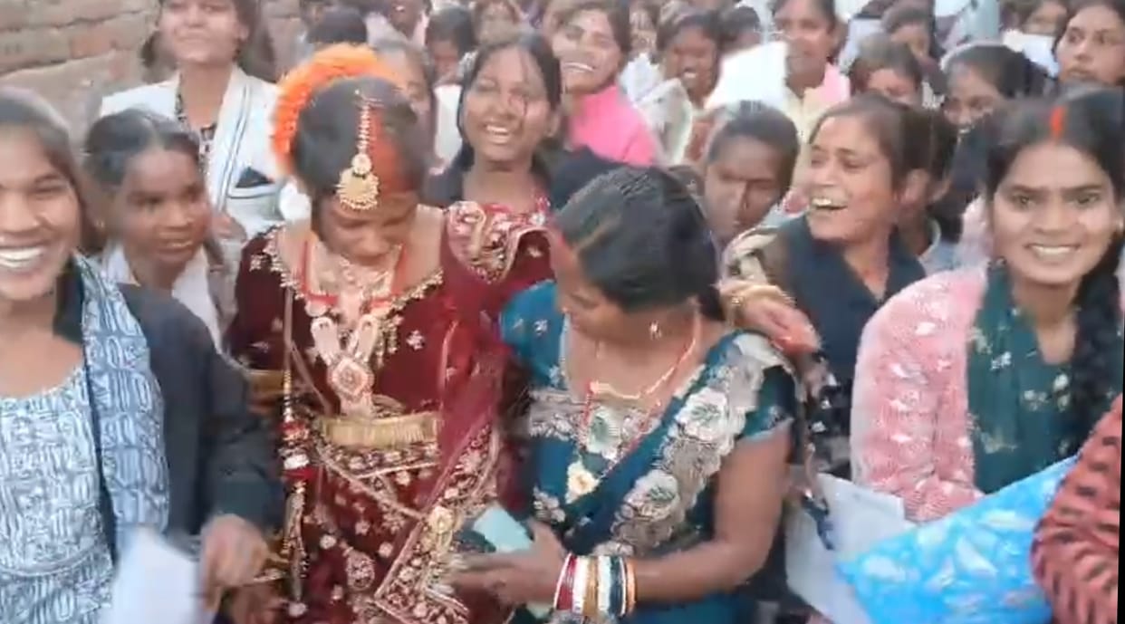 Bride arrives for exam in wedding attire in Jehanabad Bihar crowd gathers to see newlywed