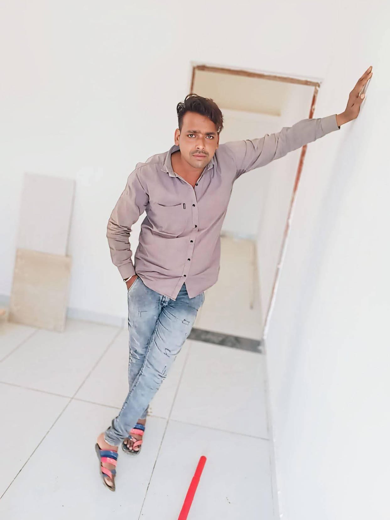 An elderly man committed suicide by hanging himself while intoxicated.