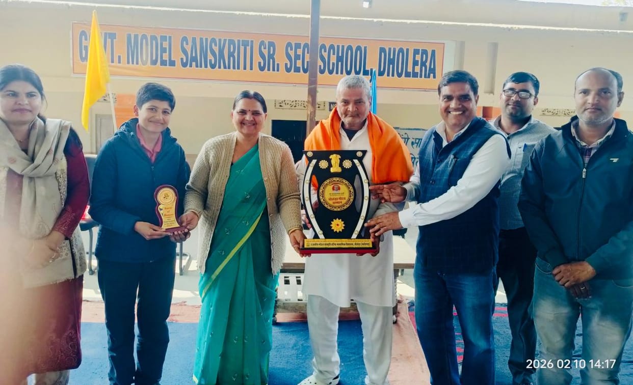 Pandit Satyanarayan Sharma was honored with the Dhauleda Gaurav Samman.