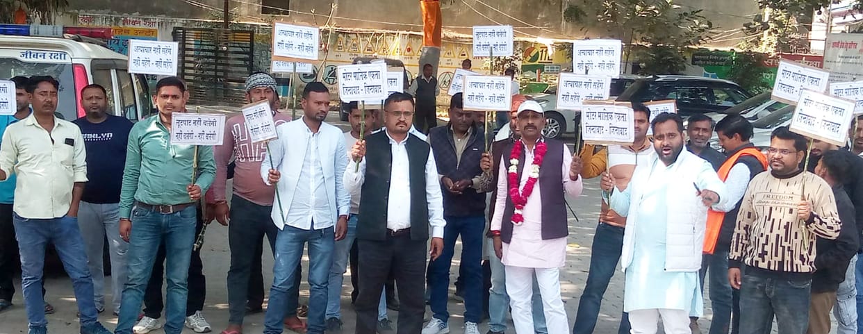 Motor owners staged a protest after their underloaded vehicles were fined.