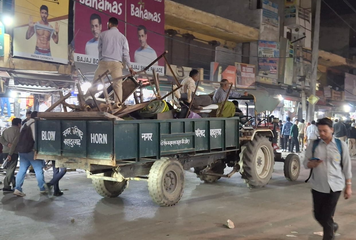 SDM takes strict action...removes encroachments from markets, 47 vehicles fined.