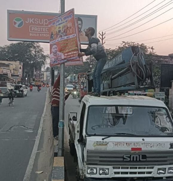 Hoardings and flexes removed from dividers and intersections