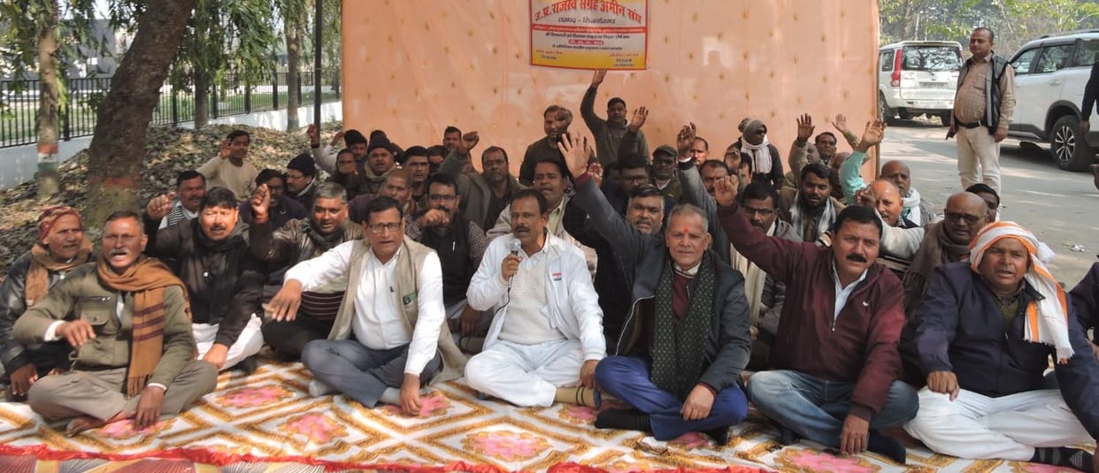 The Revenue Collection Amin Association held a protest.