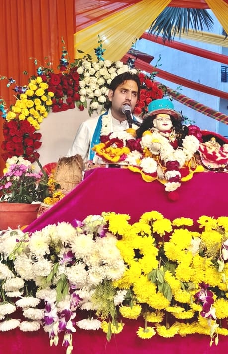 Your black eyes and curly hair...devotees danced to the hymn