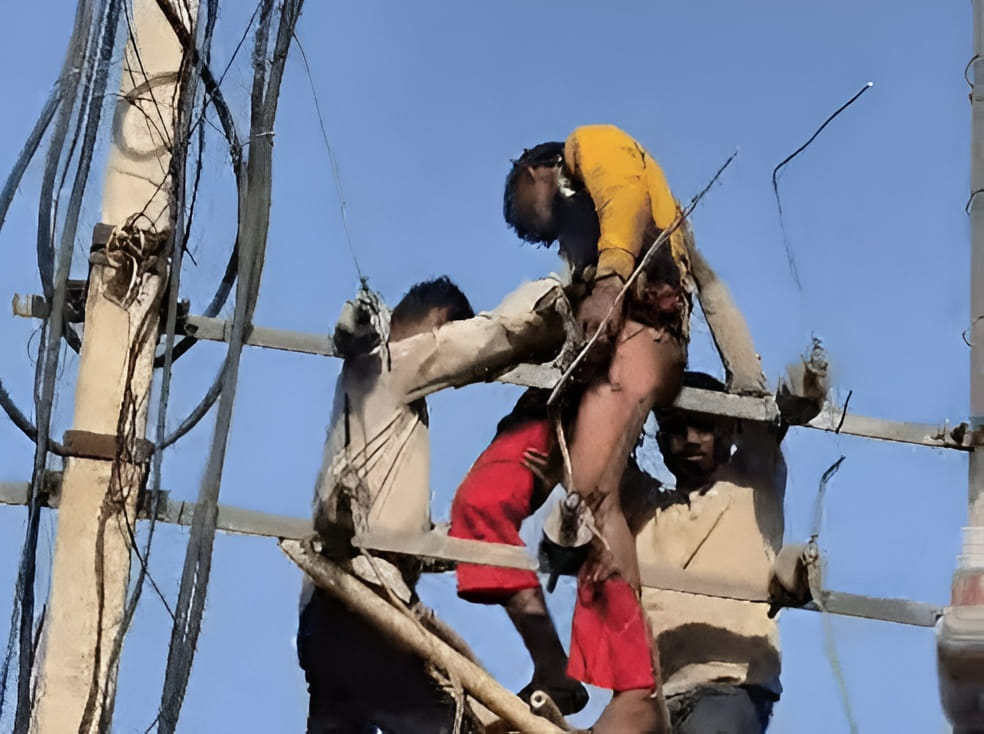 Electric current came while changing the line, scorched