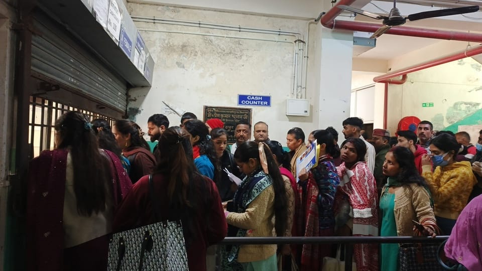 A huge crowd of patients gathered at Hamirpur Medical College, leaving the system gasping for breath.